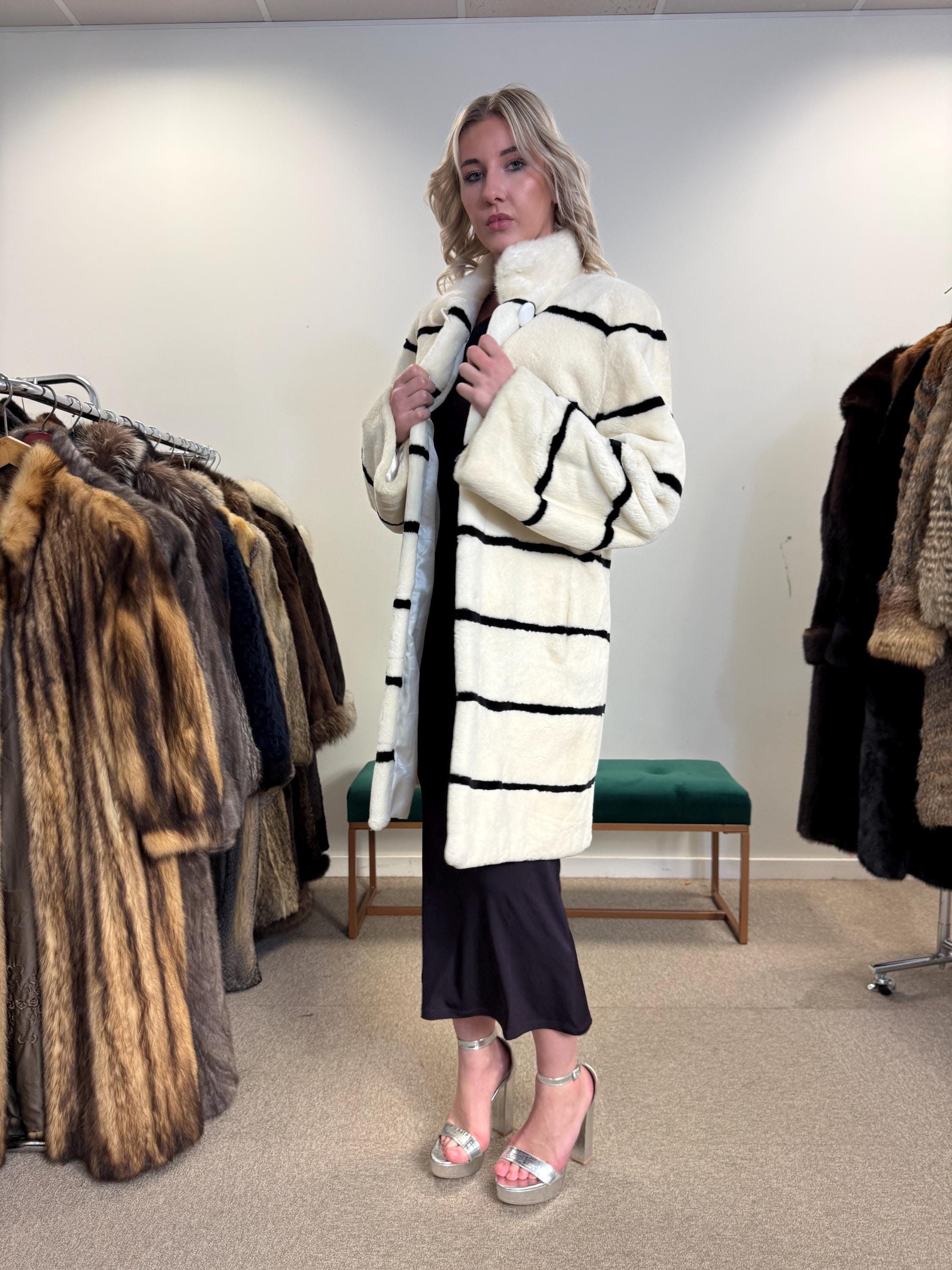 White Rabbit Fur Coat, Rex Rabbit Coat, Medium Size, White Rex Rabbit Coat, Vintage Fur Coat, Women's Coat, White Fur Coat, Fur Coat