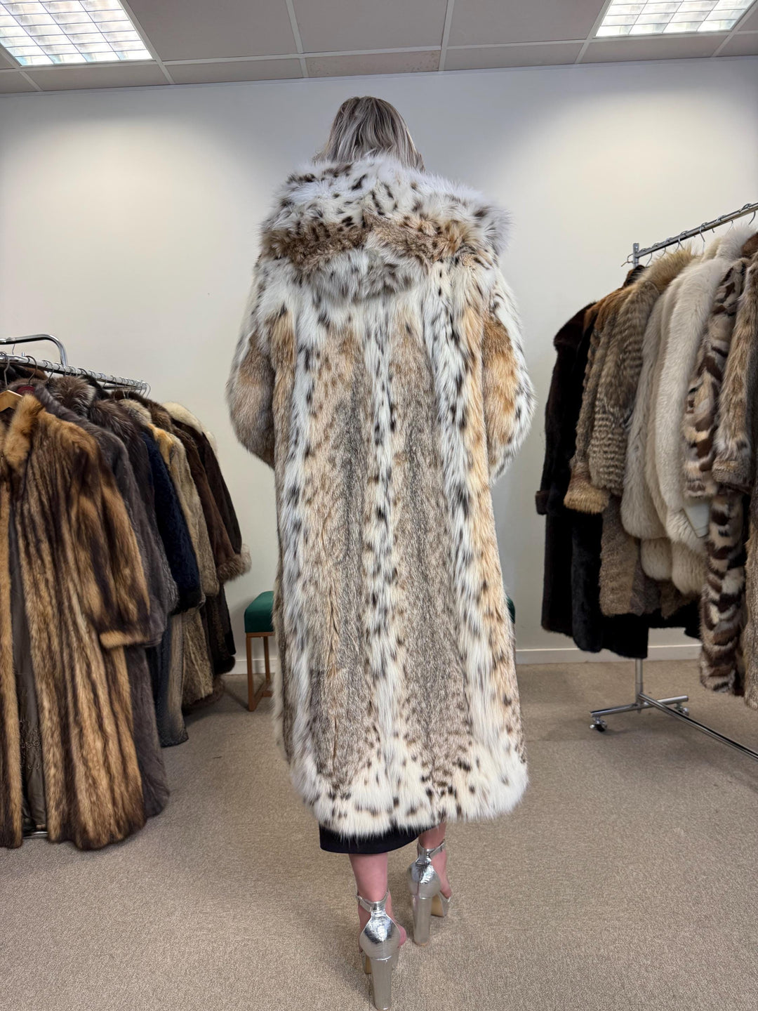 New Lynx Fur Coat, L/XL Size, Vintage Fur Coat, Real Lynx Coat, Long Lynx Coat, Women's Fur Coat, Hooded Fur Coat, Real Fur Coat, Lynx Coat