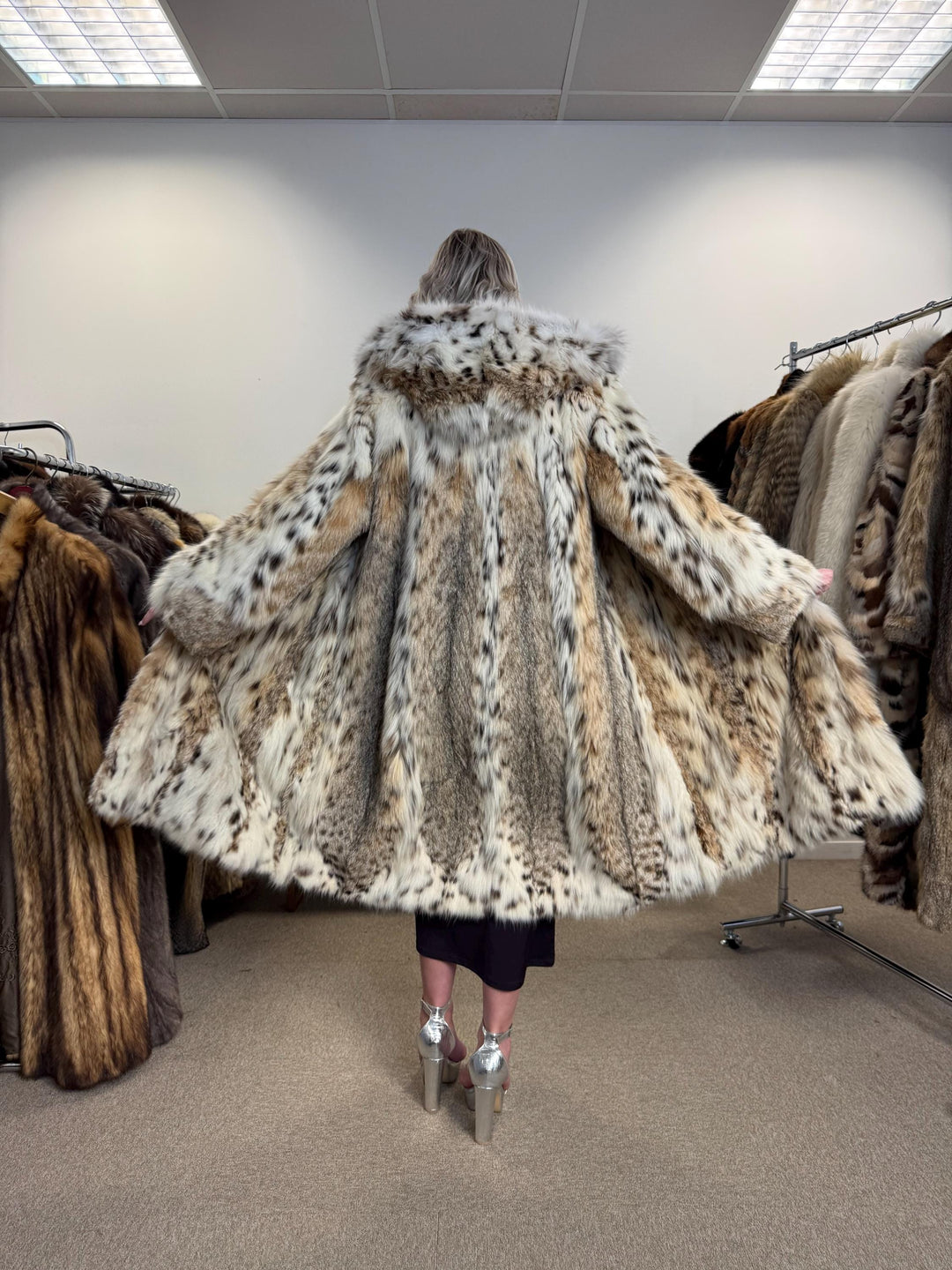 New Lynx Fur Coat, L/XL Size, Vintage Fur Coat, Real Lynx Coat, Long Lynx Coat, Women's Fur Coat, Hooded Fur Coat, Real Fur Coat, Lynx Coat