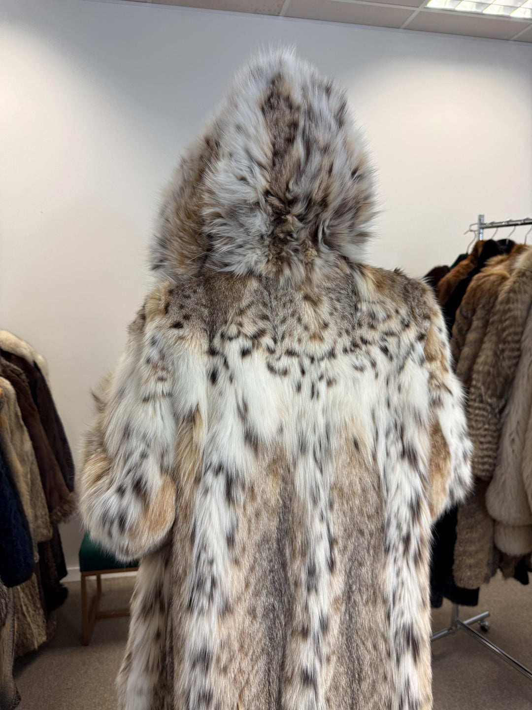 New Lynx Fur Coat, L/XL Size, Vintage Fur Coat, Real Lynx Coat, Long Lynx Coat, Women's Fur Coat, Hooded Fur Coat, Real Fur Coat, Lynx Coat