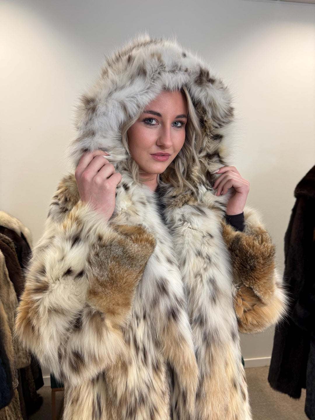 New Lynx Fur Coat, L/XL Size, Vintage Fur Coat, Real Lynx Coat, Long Lynx Coat, Women's Fur Coat, Hooded Fur Coat, Real Fur Coat, Lynx Coat