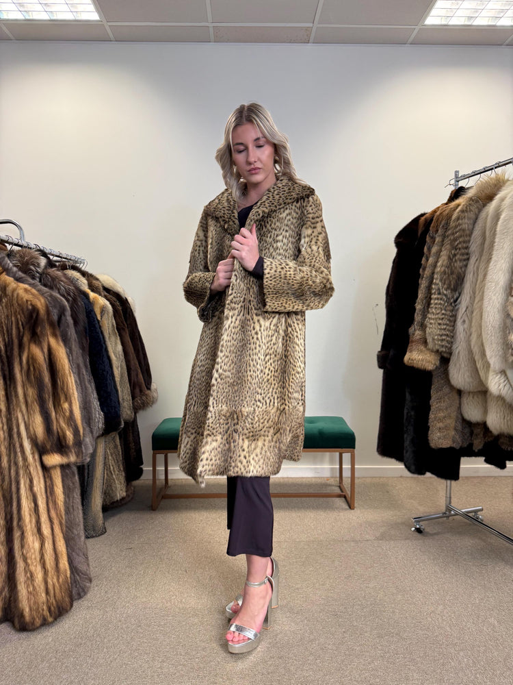 Lynx Fur Coat - Luxurious and Elegant, Small Size, Real Fur Coat for a Sophisticated Look, Womens Fur Coat, Real Lynx Fur Coat, Vintage Fur