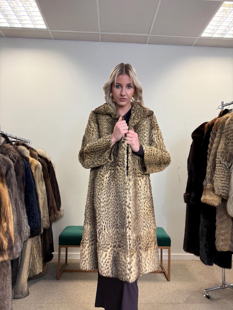 Lynx Fur Coat - Luxurious and Elegant, Small Size, Real Fur Coat for a Sophisticated Look, Womens Fur Coat, Real Lynx Fur Coat, Vintage Fur