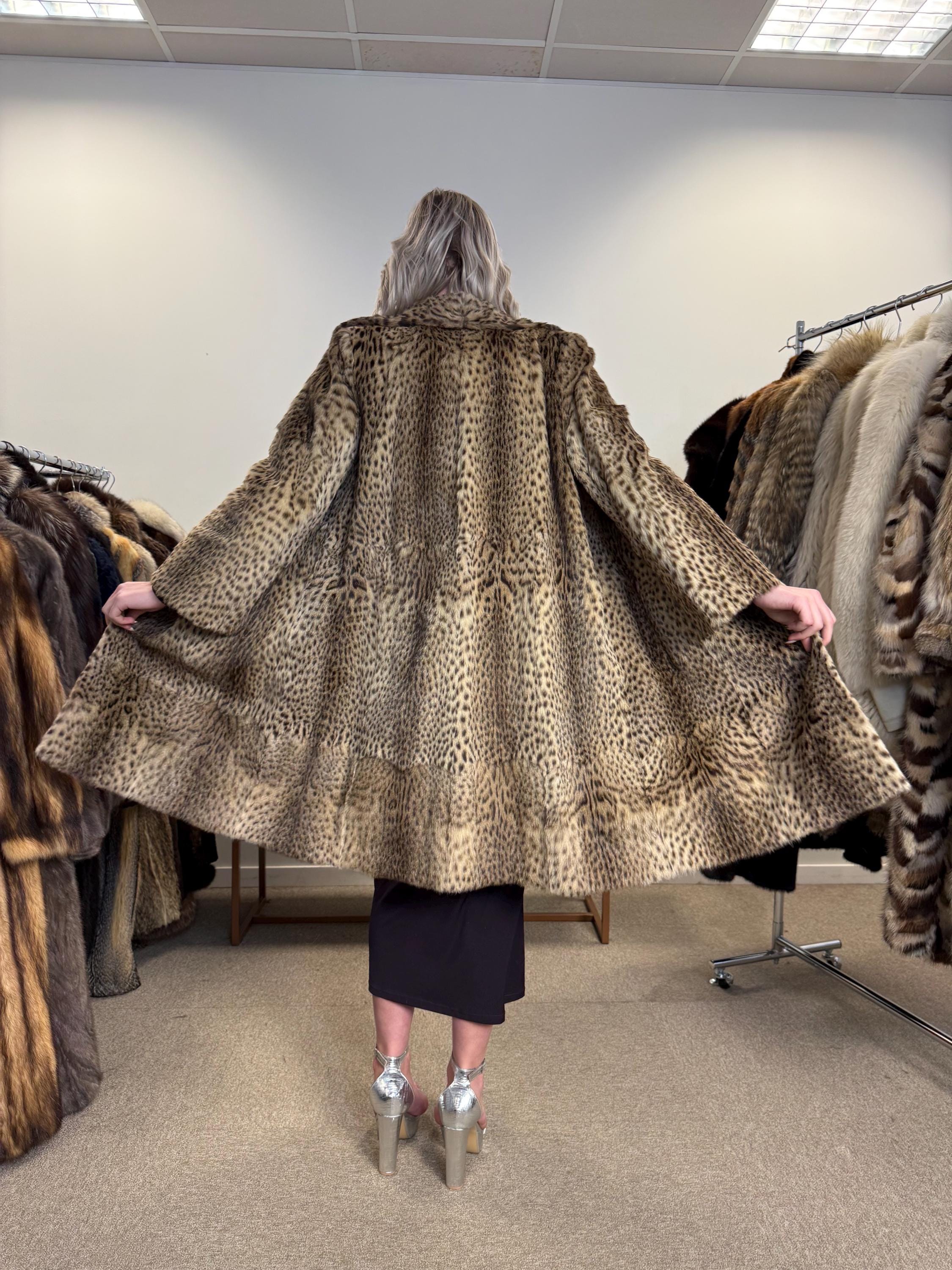 Lynx Fur Coat - Luxurious and Elegant, Small Size, Real Fur Coat for a Sophisticated Look, Womens Fur Coat, Real Lynx Fur Coat, Vintage Fur