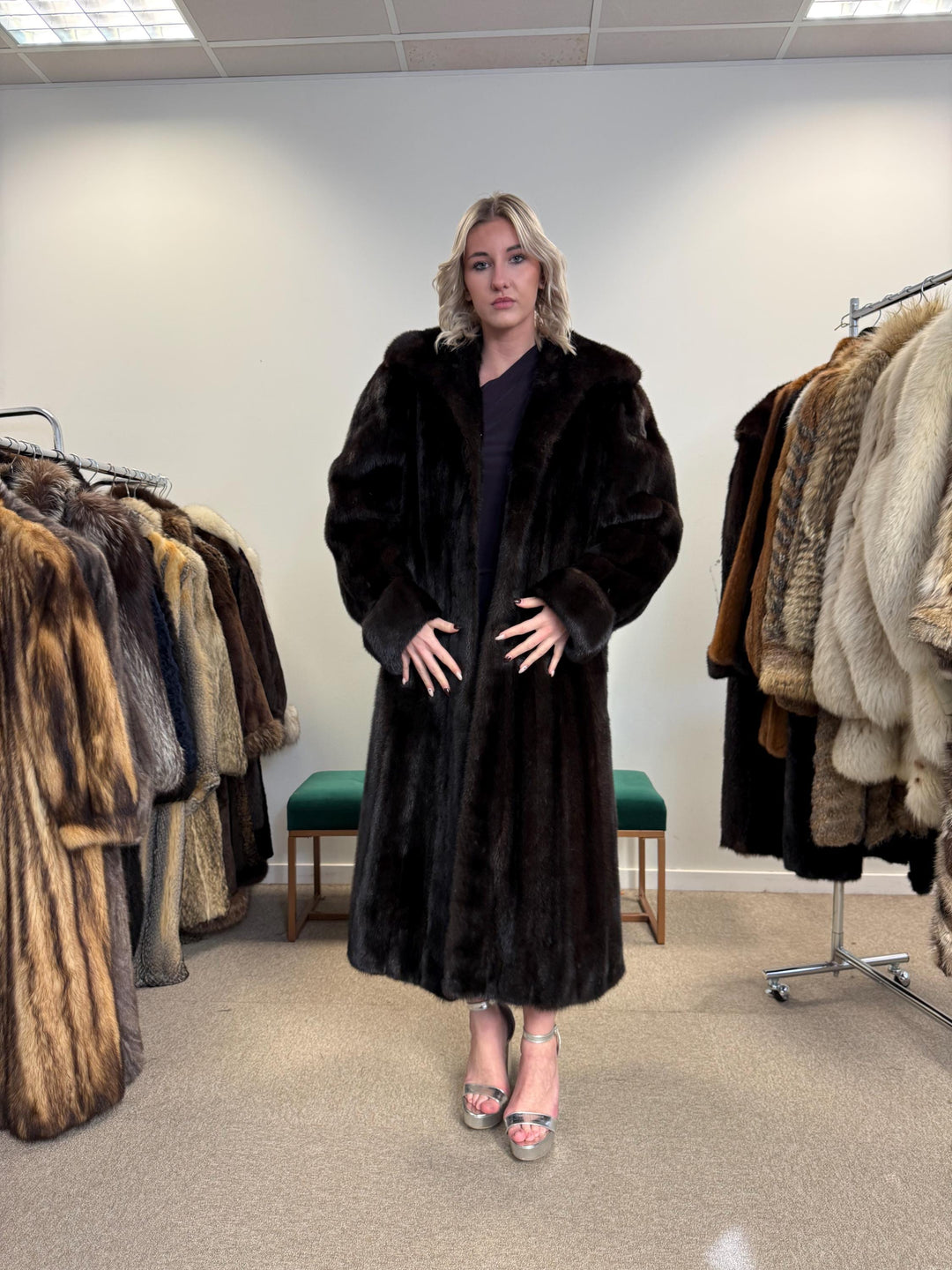 Blackgama Mink Fur Coat, Medium Size, Mink Coat, Real Fur Coat, Fur Coats, Mink Fur Coat, Brown Mink, Brown Mink Coat, Women's Fur Coat, Fur