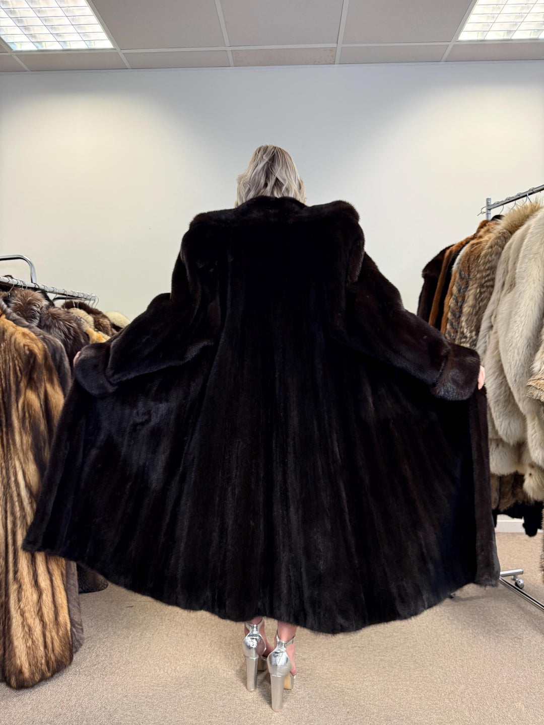 Blackgama Mink Fur Coat, Medium Size, Mink Coat, Real Fur Coat, Fur Coats, Mink Fur Coat, Brown Mink, Brown Mink Coat, Women's Fur Coat, Fur