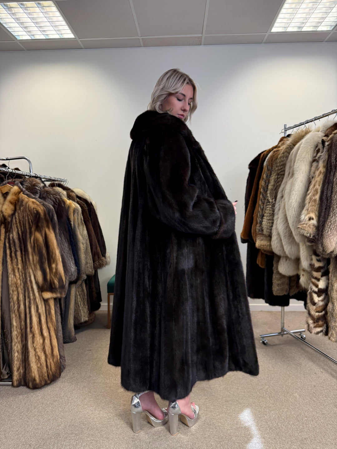 Blackgama Mink Fur Coat, Medium Size, Mink Coat, Real Fur Coat, Fur Coats, Mink Fur Coat, Brown Mink, Brown Mink Coat, Women's Fur Coat, Fur