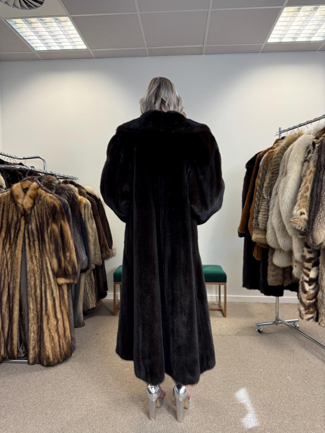 Blackgama Mink Fur Coat, Medium Size, Mink Coat, Real Fur Coat, Fur Coats, Mink Fur Coat, Brown Mink, Brown Mink Coat, Women's Fur Coat, Fur