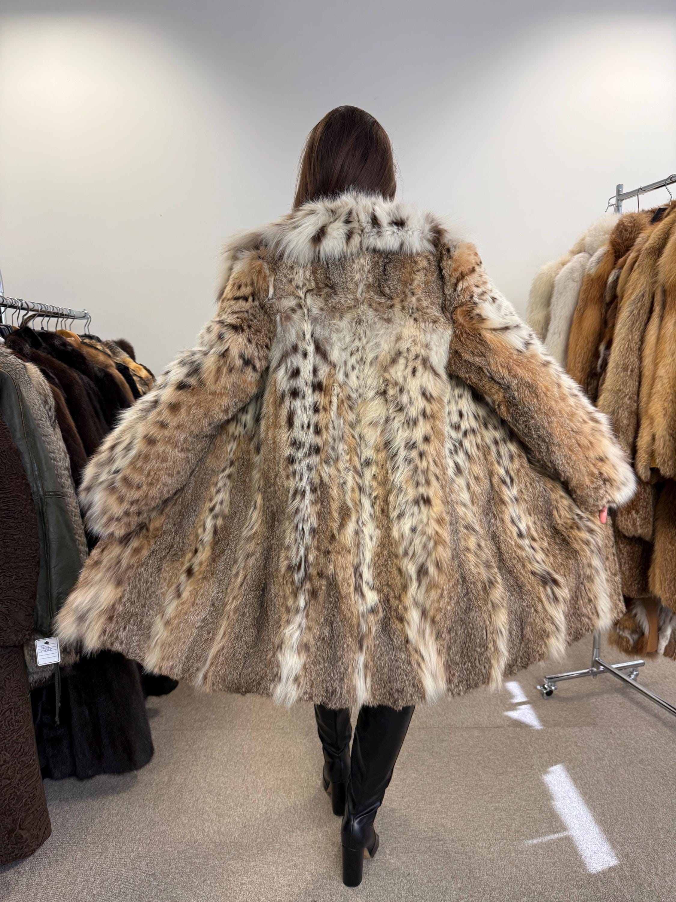 Lynx fur jacket, hooded fur jacket, medium new fur coat, real fur