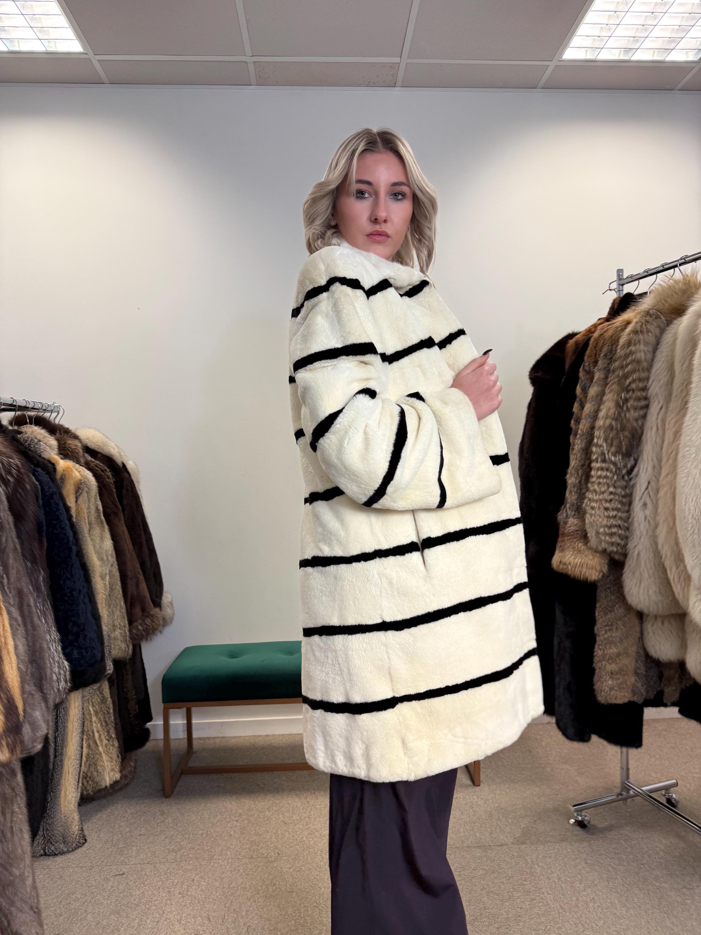 White Rabbit Fur Coat, Rex Rabbit Coat, Medium Size, White Rex Rabbit Coat, Vintage Fur Coat, Women's Coat, White Fur Coat, Fur Coat