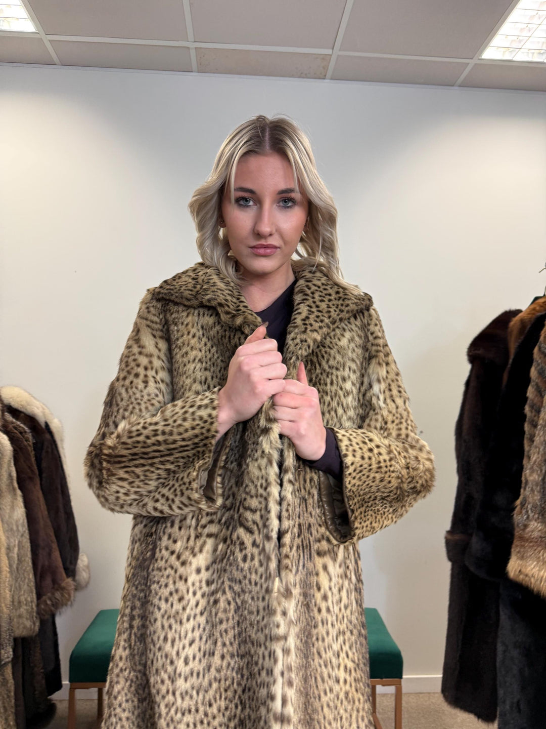 Lynx Fur Coat - Luxurious and Elegant, Small Size, Real Fur Coat for a Sophisticated Look, Womens Fur Coat, Real Lynx Fur Coat, Vintage Fur