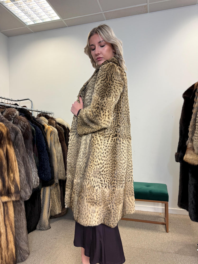 Lynx Fur Coat - Luxurious and Elegant, Small Size, Real Fur Coat for a Sophisticated Look, Womens Fur Coat, Real Lynx Fur Coat, Vintage Fur