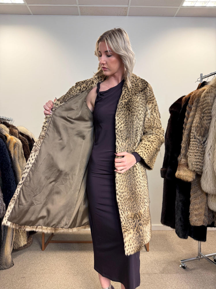 Lynx Fur Coat - Luxurious and Elegant, Small Size, Real Fur Coat for a Sophisticated Look, Womens Fur Coat, Real Lynx Fur Coat, Vintage Fur