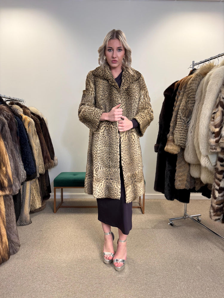 Lynx Fur Coat - Luxurious and Elegant, Small Size, Real Fur Coat for a Sophisticated Look, Womens Fur Coat, Real Lynx Fur Coat, Vintage Fur