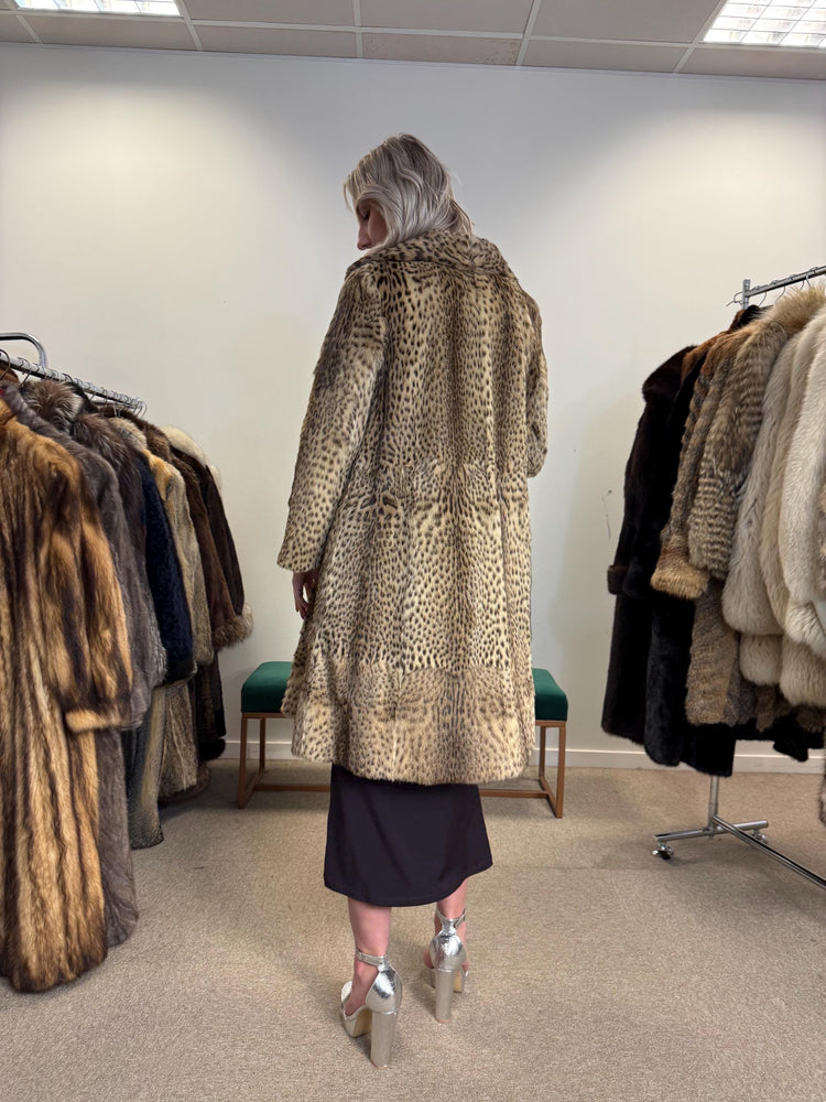 Lynx Fur Coat - Luxurious and Elegant, Small Size, Real Fur Coat for a Sophisticated Look, Womens Fur Coat, Real Lynx Fur Coat, Vintage Fur