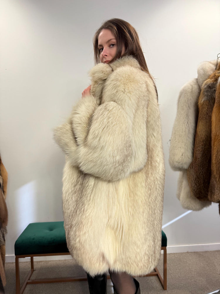 Elegant M/L Blue Fox Fur Coat, White Fox Fur Coat - Luxurious, Warm, and Stylish -Perfect for Timeless Winter Fashion, Vintage Style Fox Fur