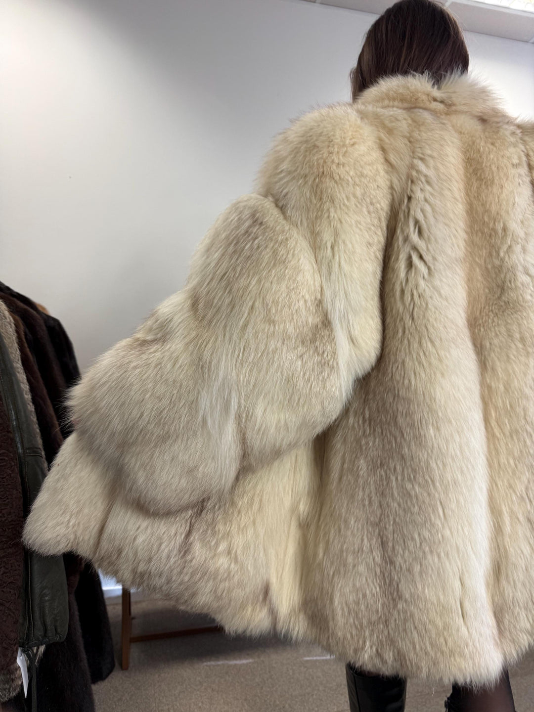 Elegant M/L Blue Fox Fur Coat, White Fox Fur Coat - Luxurious, Warm, and Stylish -Perfect for Timeless Winter Fashion, Vintage Style Fox Fur