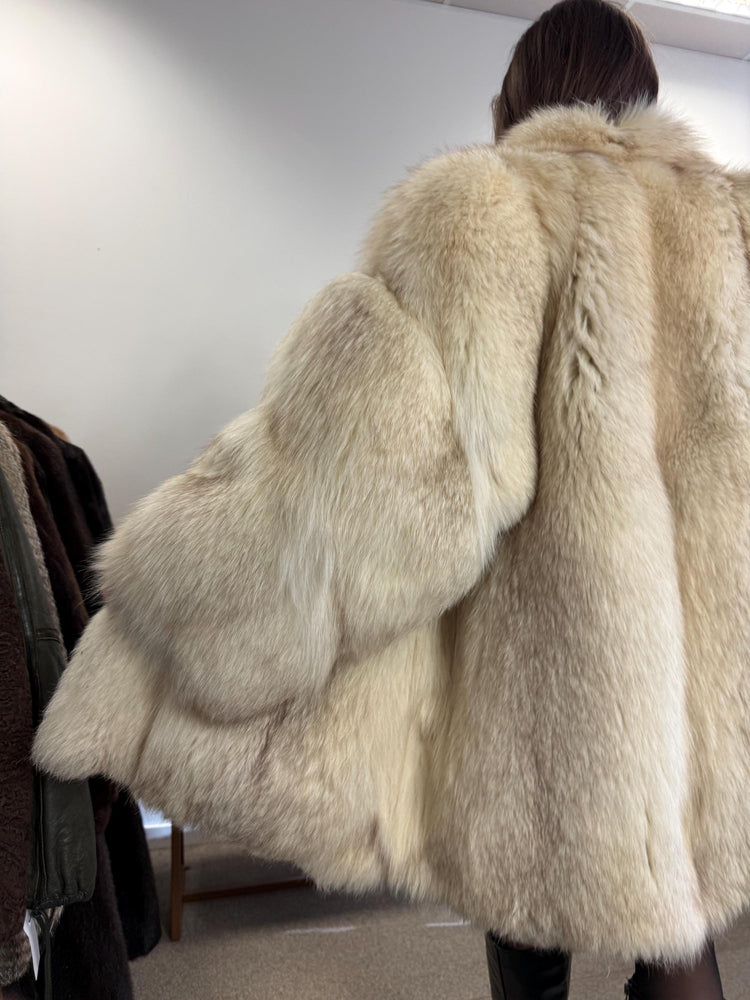 Elegant M/L Blue Fox Fur Coat, White Fox Fur Coat - Luxurious, Warm, and Stylish -Perfect for Timeless Winter Fashion, Vintage Style Fox Fur