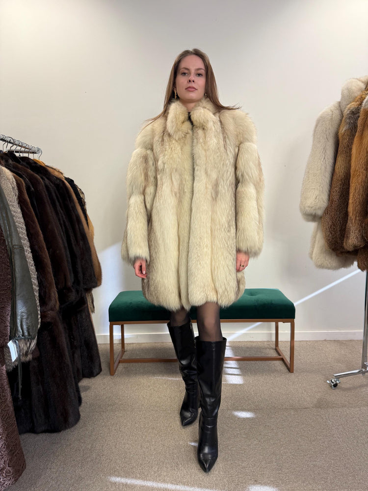 Elegant M/L Blue Fox Fur Coat, White Fox Fur Coat - Luxurious, Warm, and Stylish -Perfect for Timeless Winter Fashion, Vintage Style Fox Fur