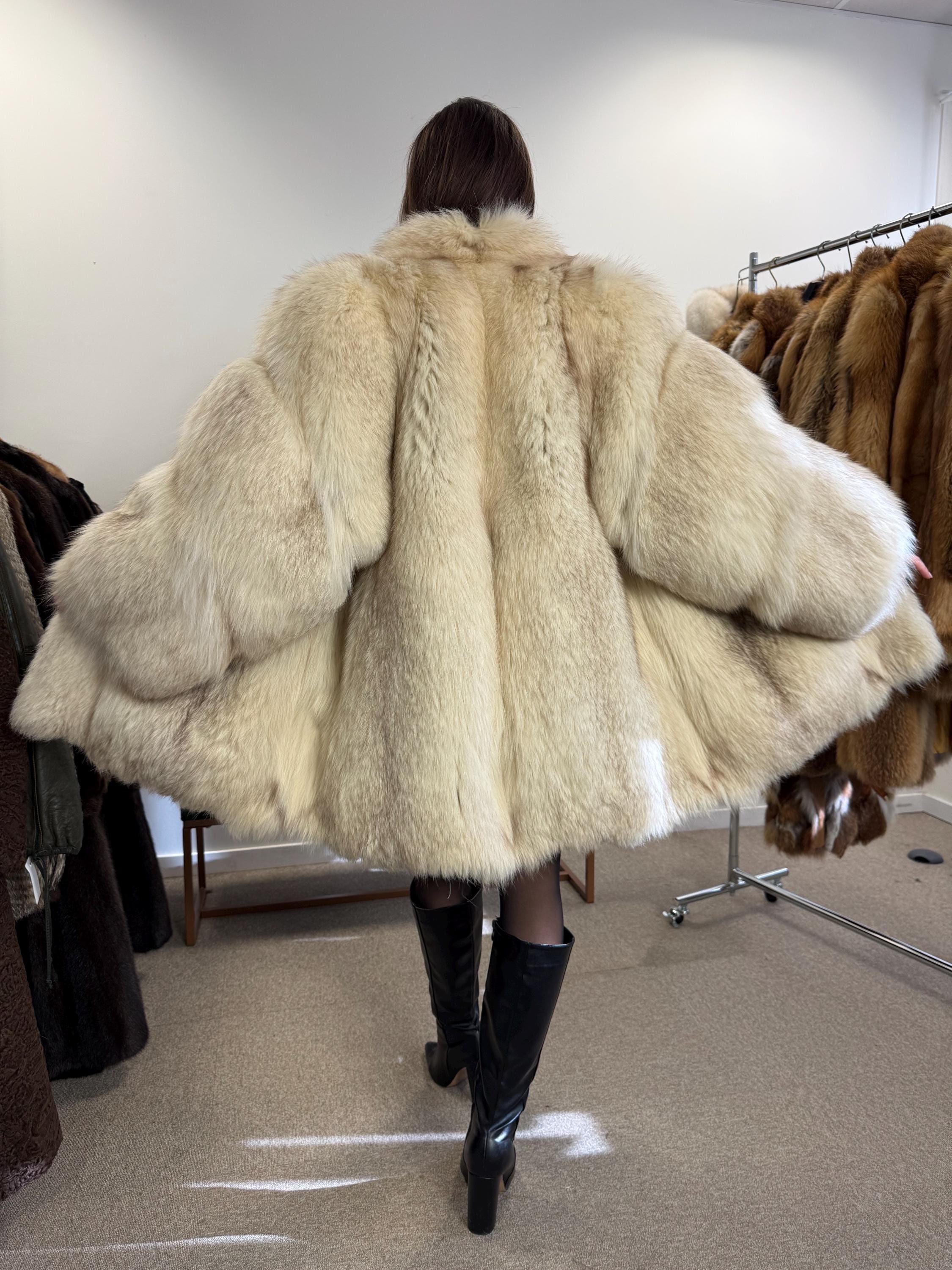 Elegant M/L Blue Fox Fur Coat, White Fox Fur Coat - Luxurious, Warm, and Stylish -Perfect for Timeless Winter Fashion, Vintage Style Fox Fur