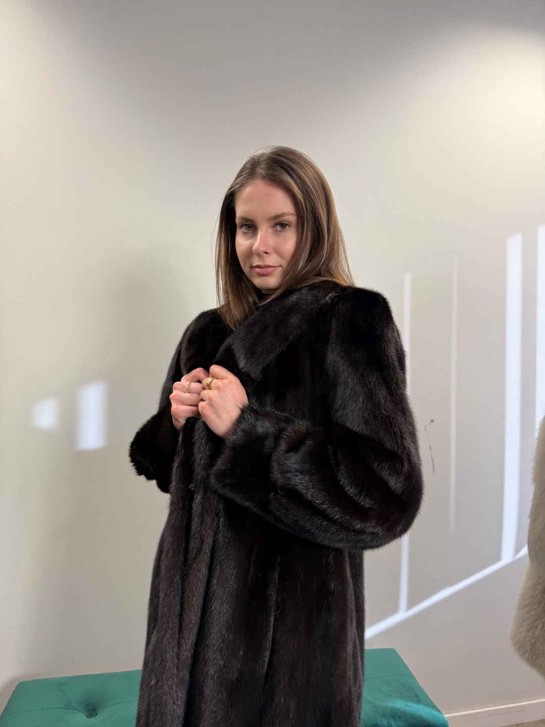 Elegant Dark Brown Mink Fur Coat, Long Coat in L/XL Size, Luxuriously Soft and Classic Style, Perfect for Winter Season, Real Mink Fur Coat