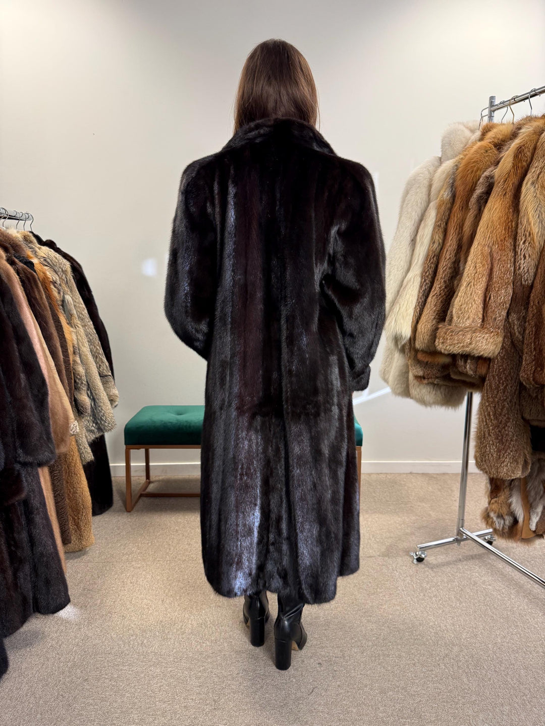 Elegant Dark Brown Mink Fur Coat, Long Coat in L/XL Size, Luxuriously Soft and Classic Style, Perfect for Winter Season, Real Mink Fur Coat