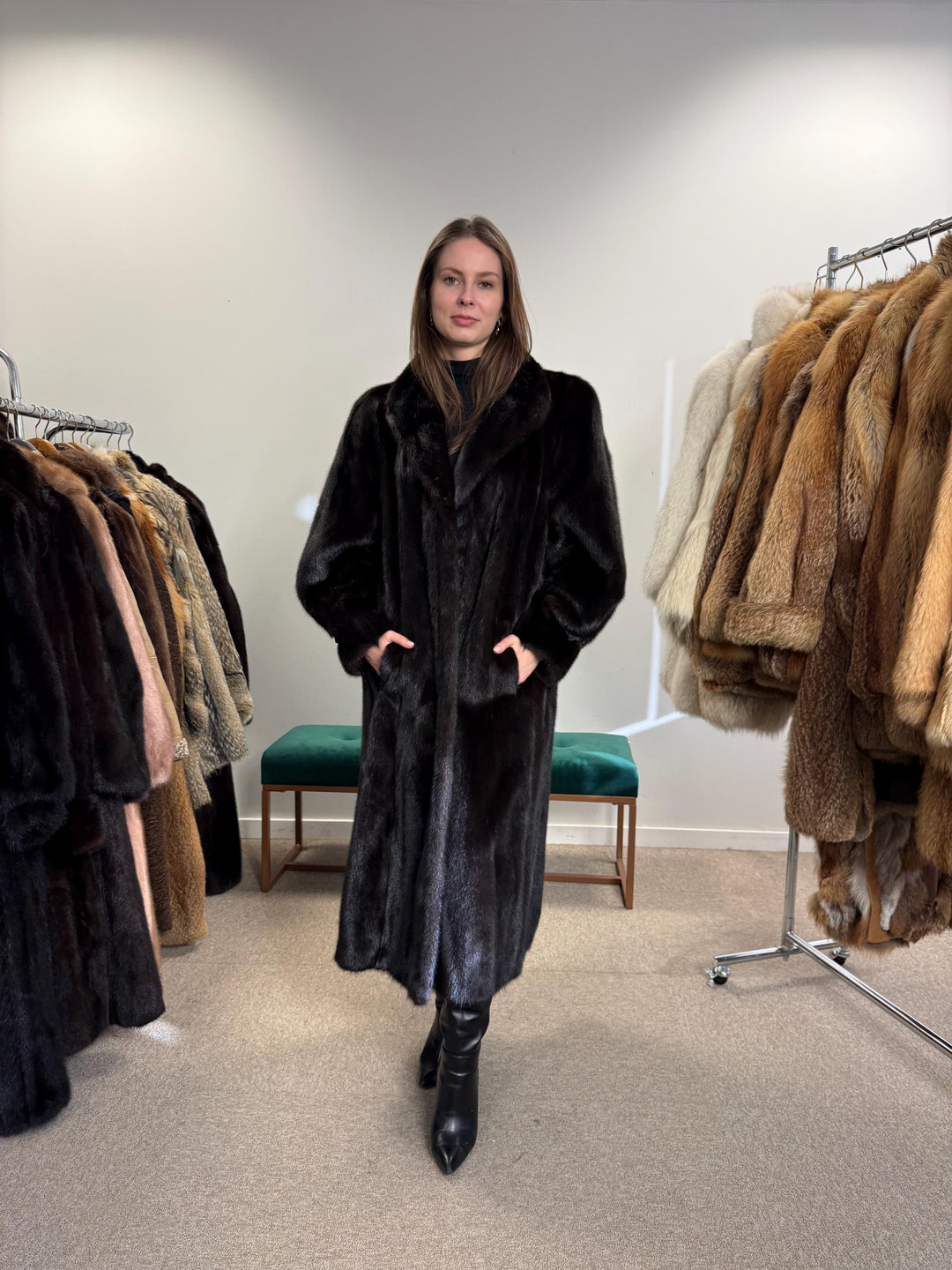Elegant Dark Brown Mink Fur Coat, Long Coat in L/XL Size, Luxuriously Soft and Classic Style, Perfect for Winter Season, Real Mink Fur Coat