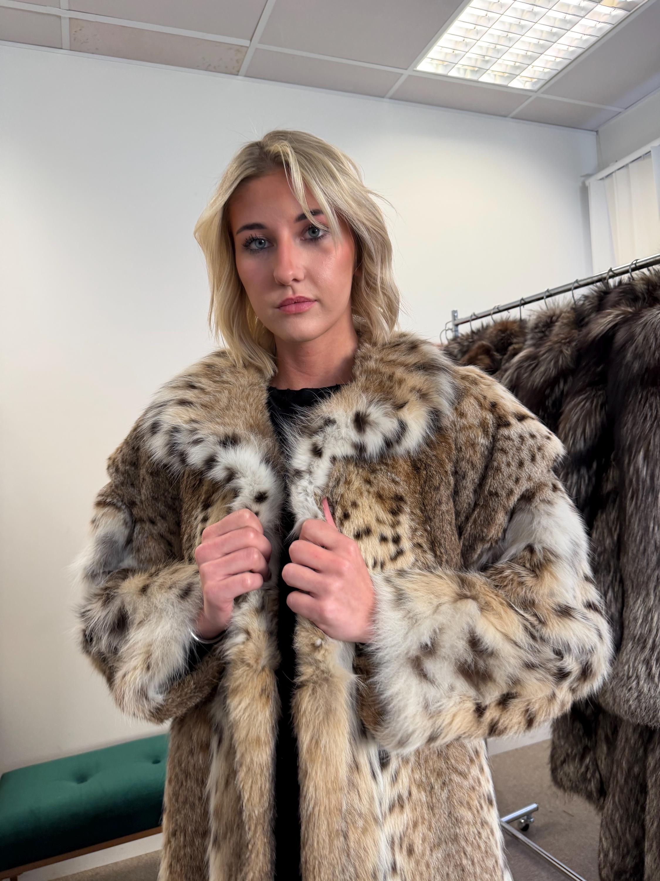 Luxurious Lynx Fur Jacket, XL Size, Real Lynx Fur, Eye-Catching Design, Premium Quality Fur, Elegant and Exclusive Women's Outerwear, Lynx