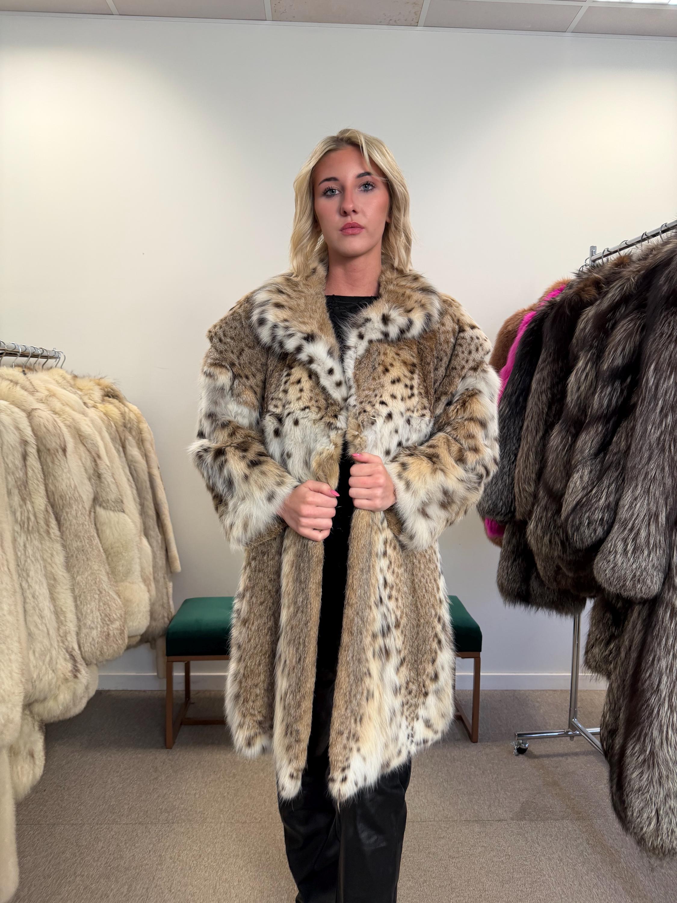 Luxurious Lynx Fur Jacket, XL Size, Real Lynx Fur, Eye-Catching Design, Premium Quality Fur, Elegant and Exclusive Women's Outerwear, Lynx