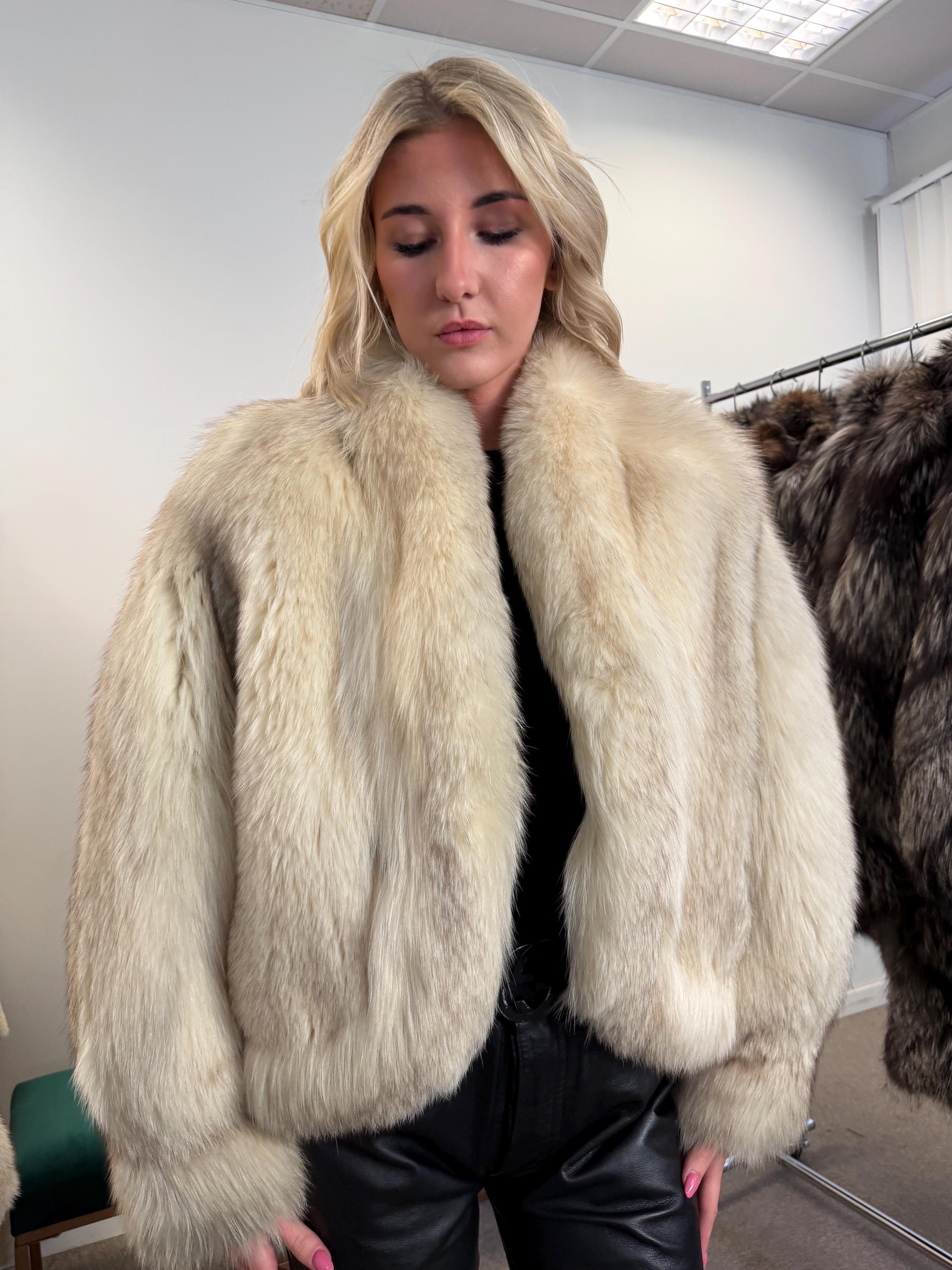 White Fox Fur Jacket, Medium size Polar fox, White Fox Fur, Perfect Lining, Eye-Catching and Luxurious Women's coats, Real arctic Fox Jacket