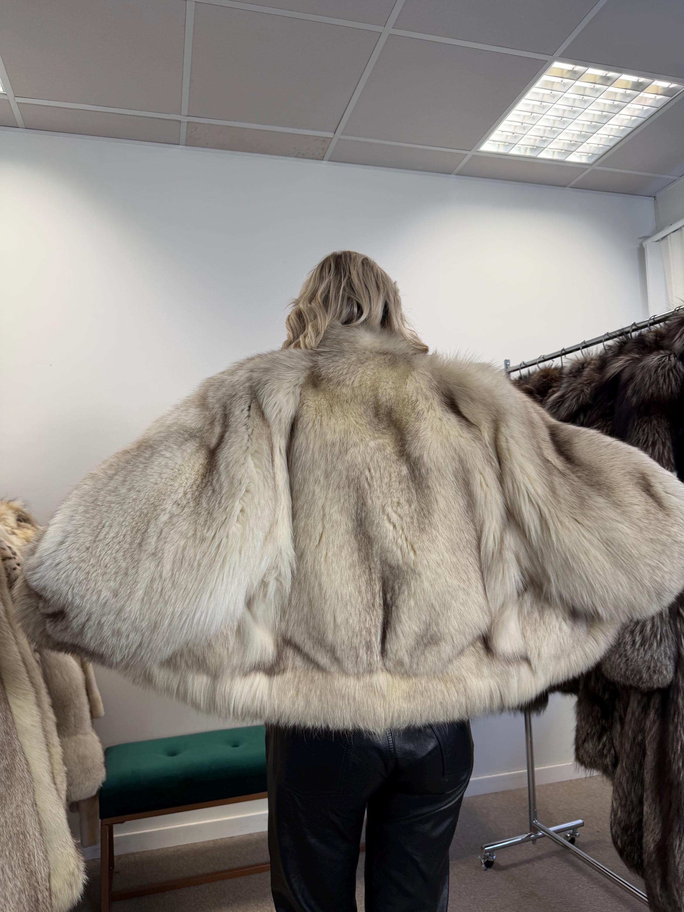 White Fox Fur Jacket, Medium size Polar fox, White Fox Fur, Perfect Lining, Eye-Catching and Luxurious Women's coats, Real arctic Fox Jacket