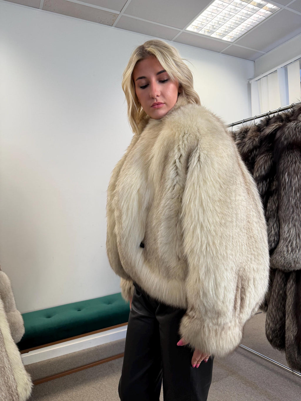 White Fox Fur Jacket, Medium size Polar fox, White Fox Fur, Perfect Lining, Eye-Catching and Luxurious Women's coats, Real arctic Fox Jacket
