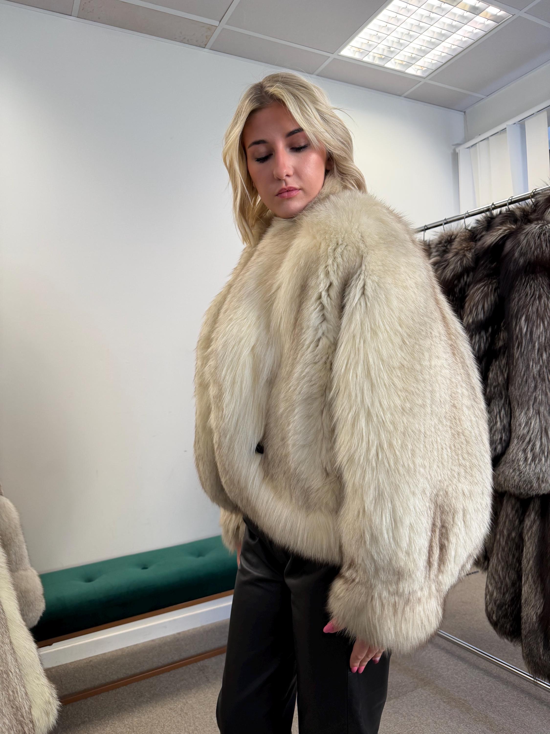 White Fox Fur Jacket, Medium size Polar fox, White Fox Fur, Perfect Lining, Eye-Catching and Luxurious Women's coats, Real arctic Fox Jacket