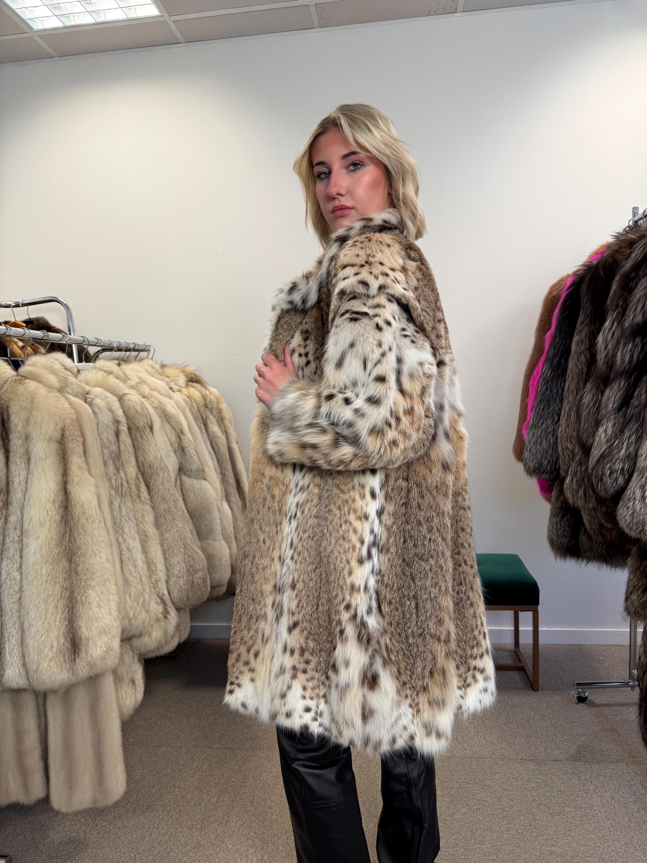 Luxurious Lynx Fur Jacket, XL Size, Real Lynx Fur, Eye-Catching Design, Premium Quality Fur, Elegant and Exclusive Women's Outerwear, Lynx