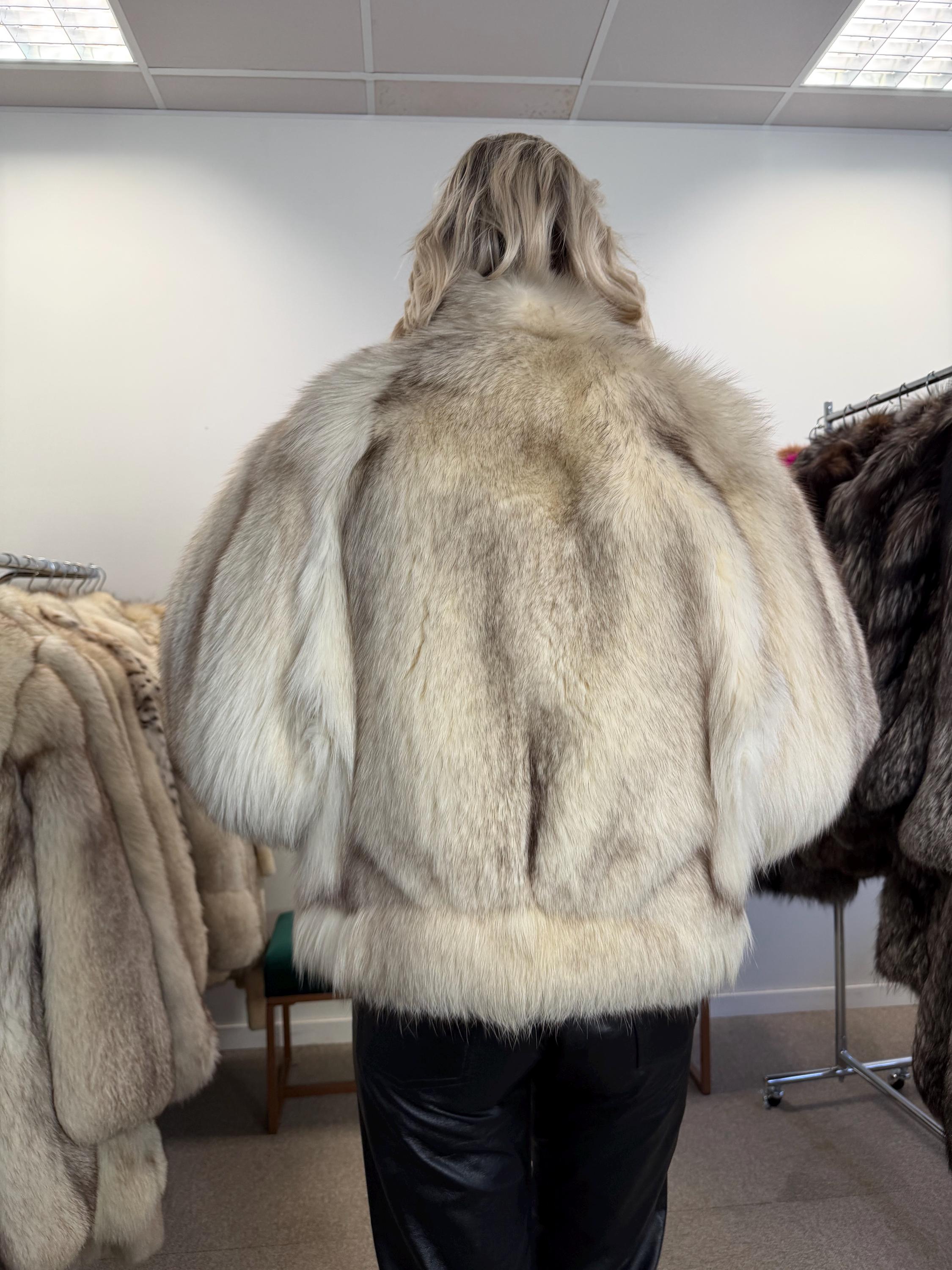 White Fox Fur Jacket, Medium size Polar fox, White Fox Fur, Perfect Lining, Eye-Catching and Luxurious Women's coats, Real arctic Fox Jacket