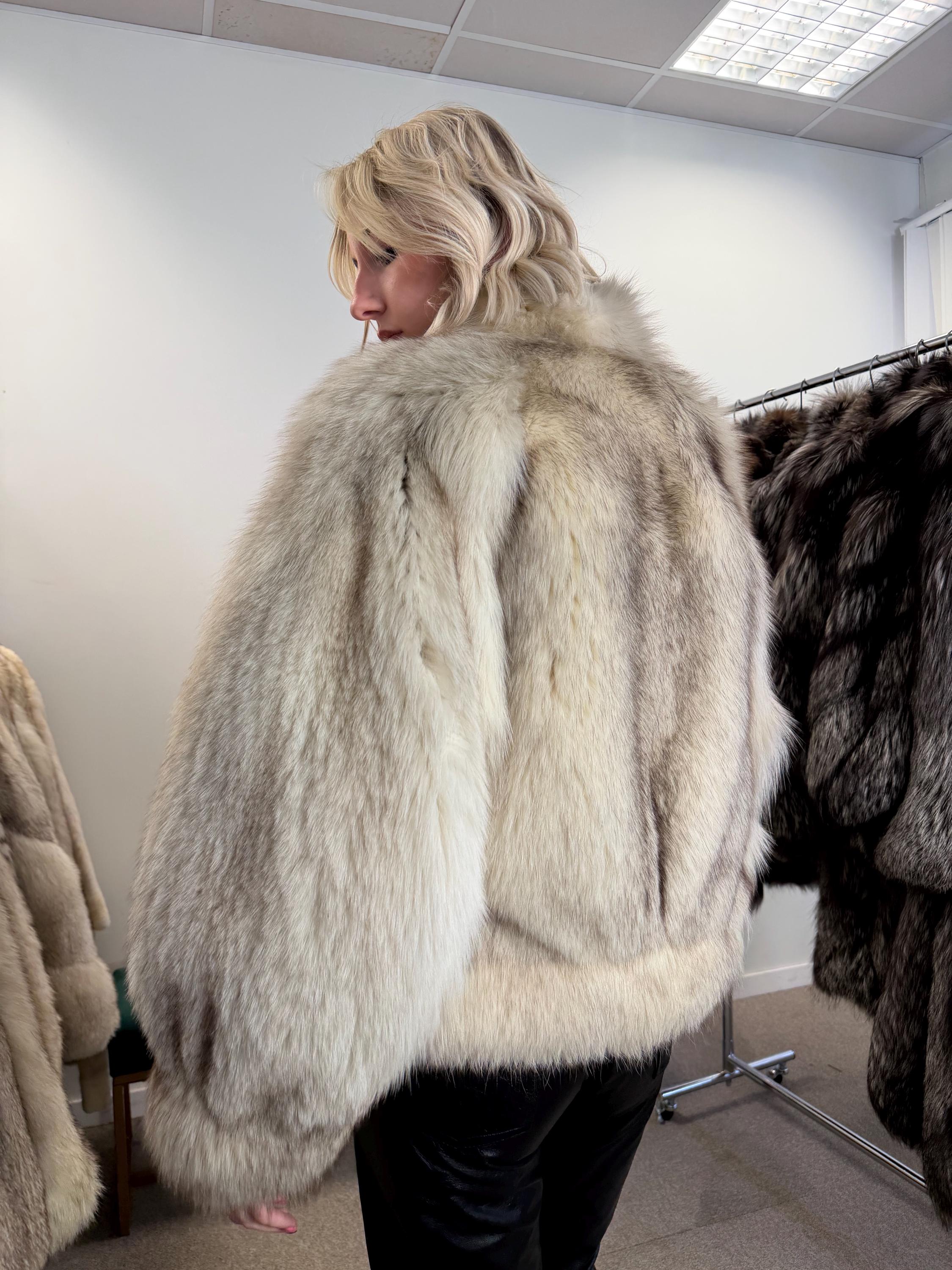 White Fox Fur Jacket, Medium size Polar fox, White Fox Fur, Perfect Lining, Eye-Catching and Luxurious Women's coats, Real arctic Fox Jacket