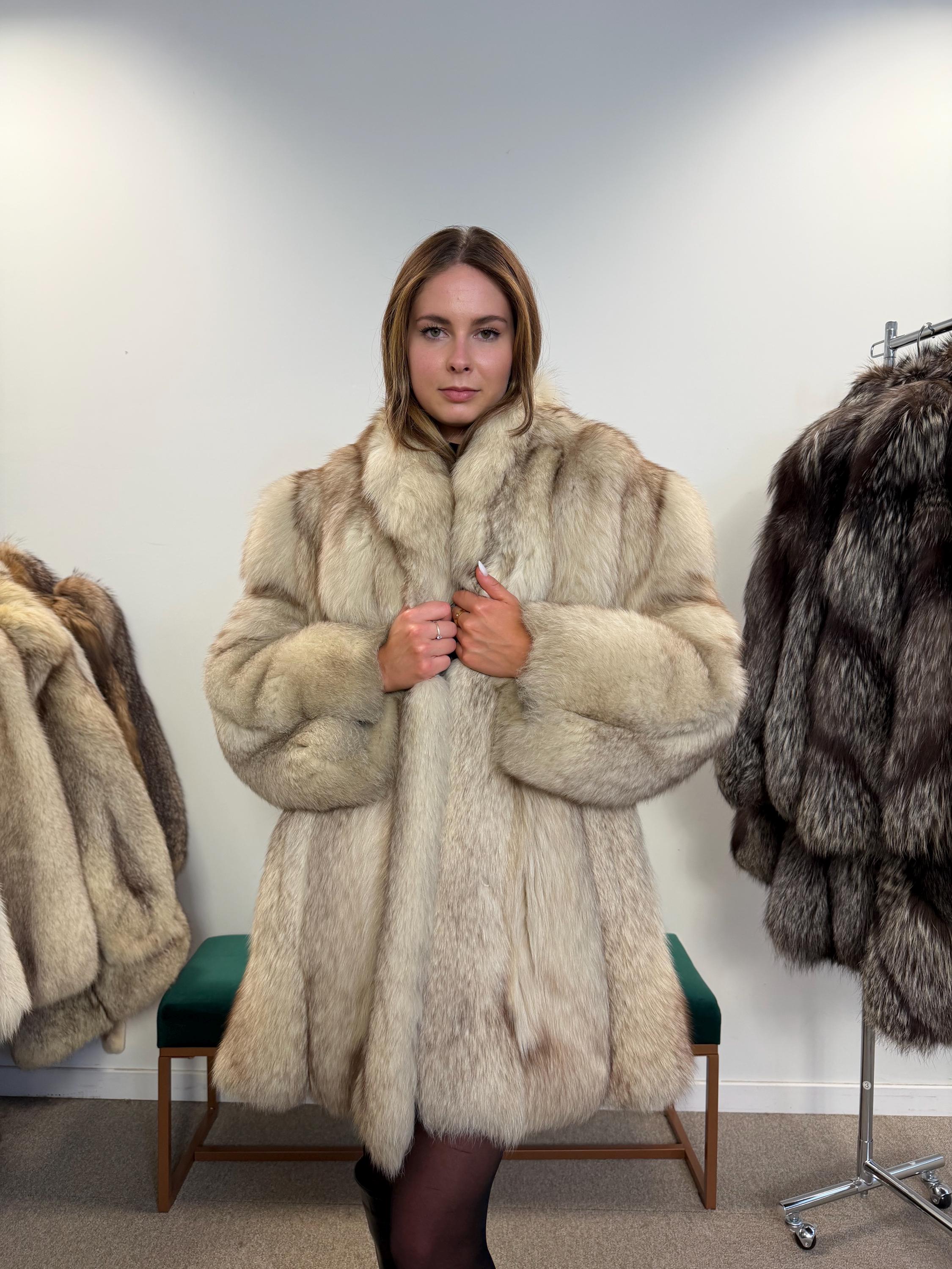 Nordic Fox Fur Coat XL Size, Real Fluffy and Soft Fur, Eye-Catching Look, Luxurious Feel, Warm Vintage Style, Rare Find Fur Coat, White Fox