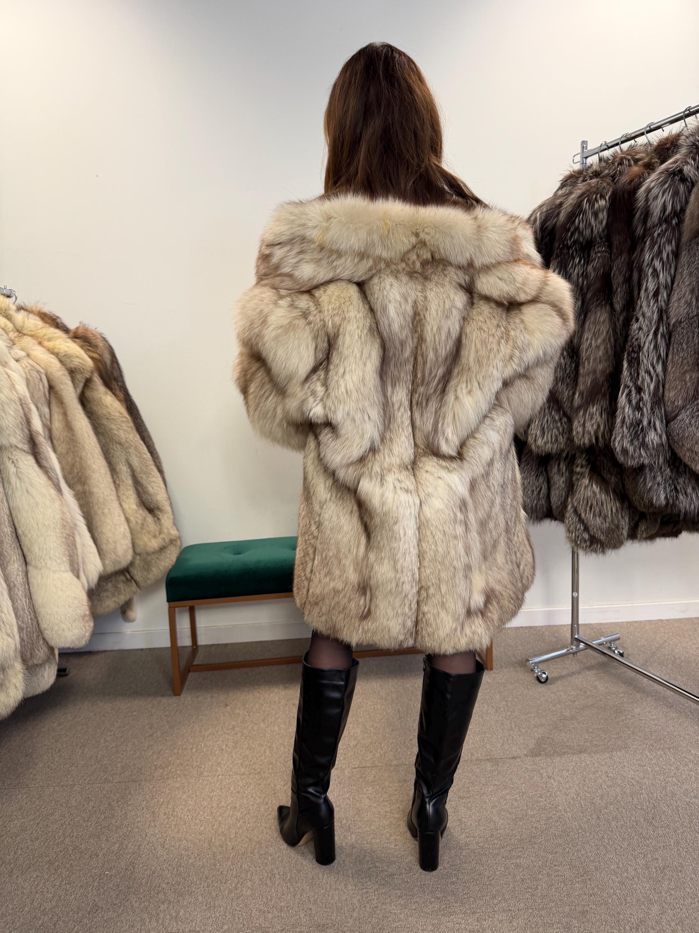 Nordic Fox Fur Coat XL Size, Real Fluffy and Soft Fur, Eye-Catching Look, Luxurious Feel, Warm Vintage Style, Rare Find Fur Coat, White Fox