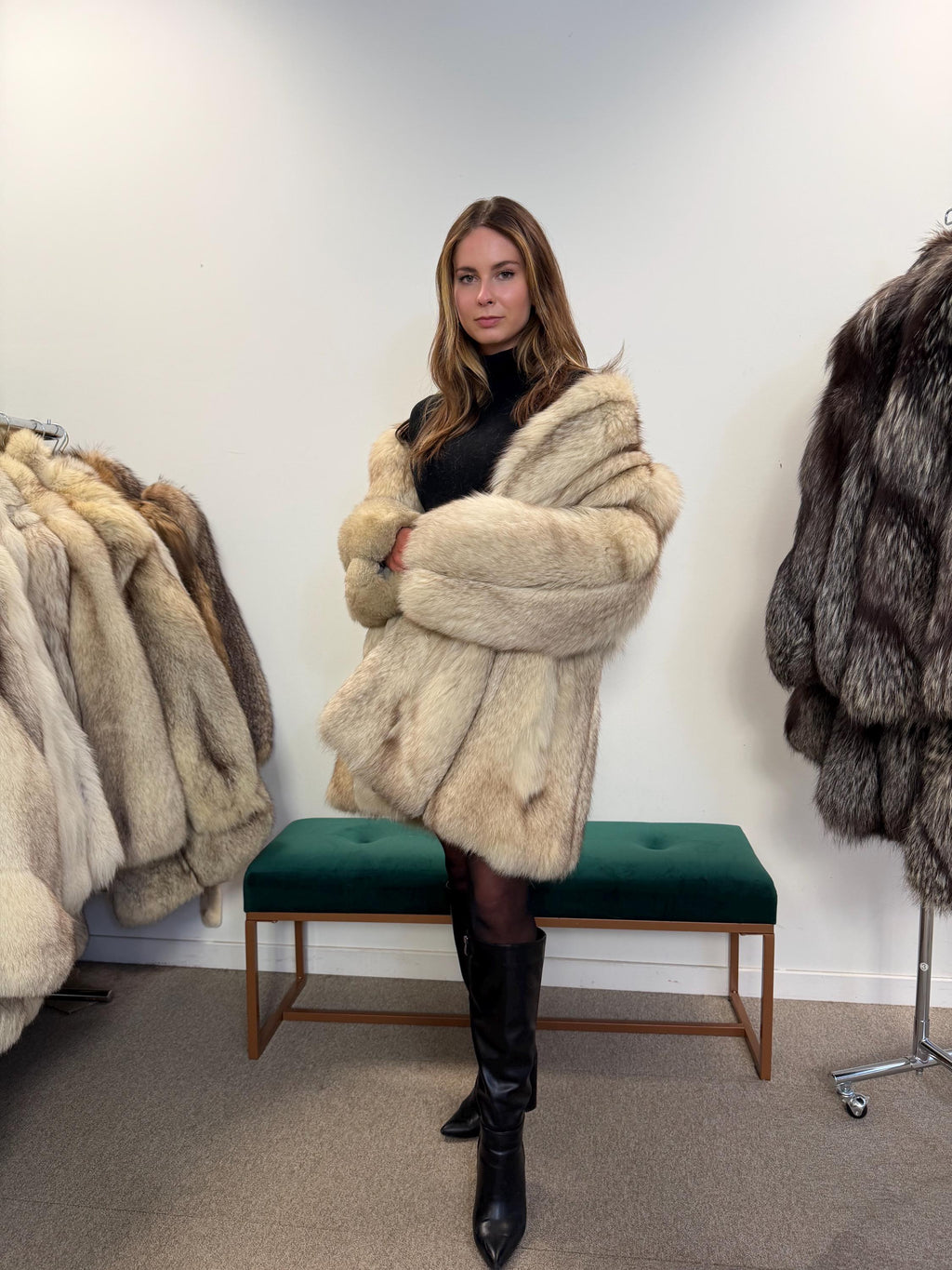 Nordic Fox Fur Coat XL Size, Real Fluffy and Soft Fur, Eye-Catching Look, Luxurious Feel, Warm Vintage Style, Rare Find Fur Coat, White Fox