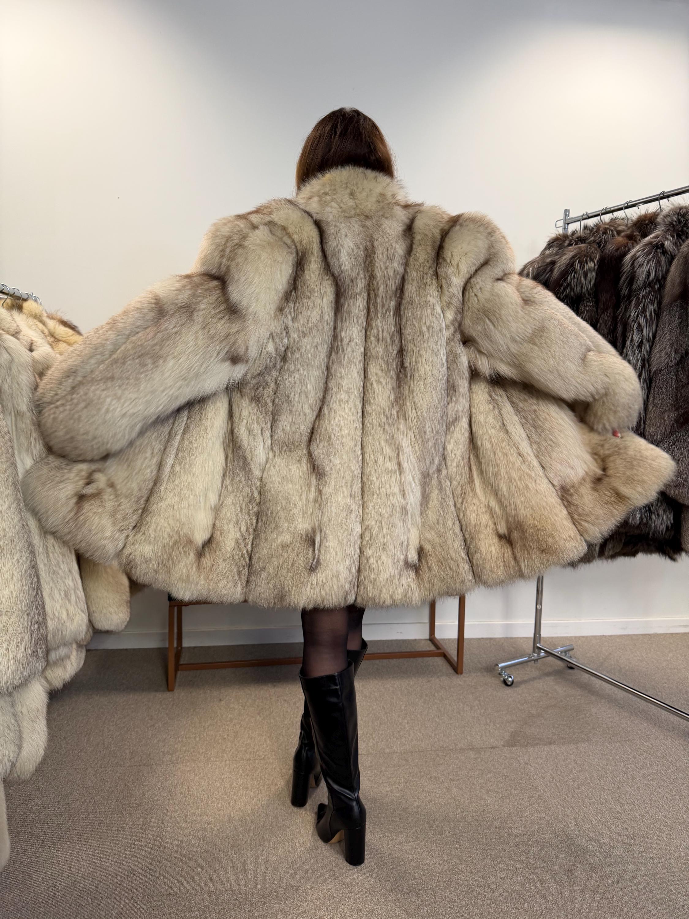 Nordic Fox Fur Coat XL Size, Real Fluffy and Soft Fur, Eye-Catching Look, Luxurious Feel, Warm Vintage Style, Rare Find Fur Coat, White Fox
