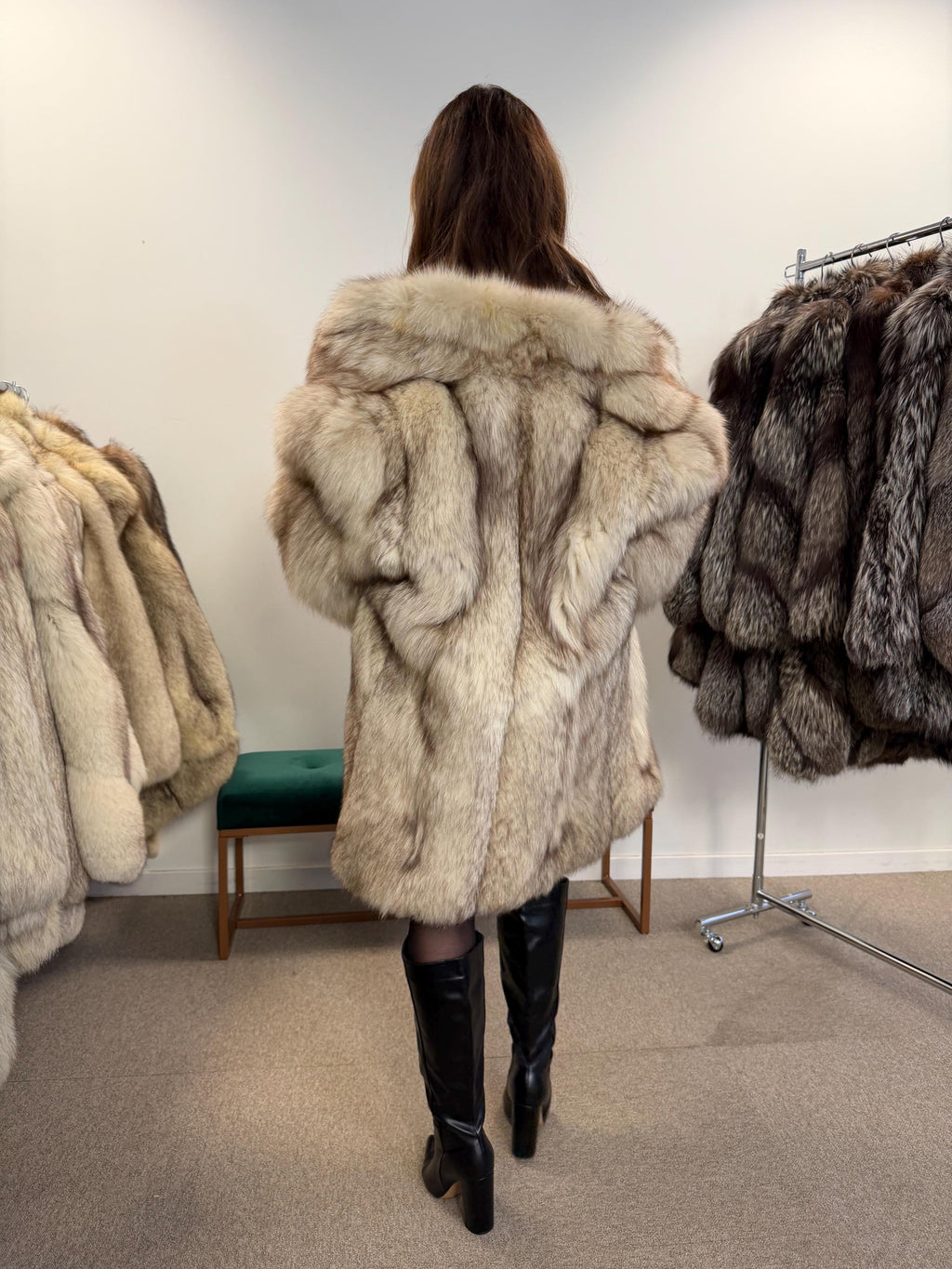 Nordic Fox Fur Coat XL Size, Real Fluffy and Soft Fur, Eye-Catching Look, Luxurious Feel, Warm Vintage Style, Rare Find Fur Coat, White Fox