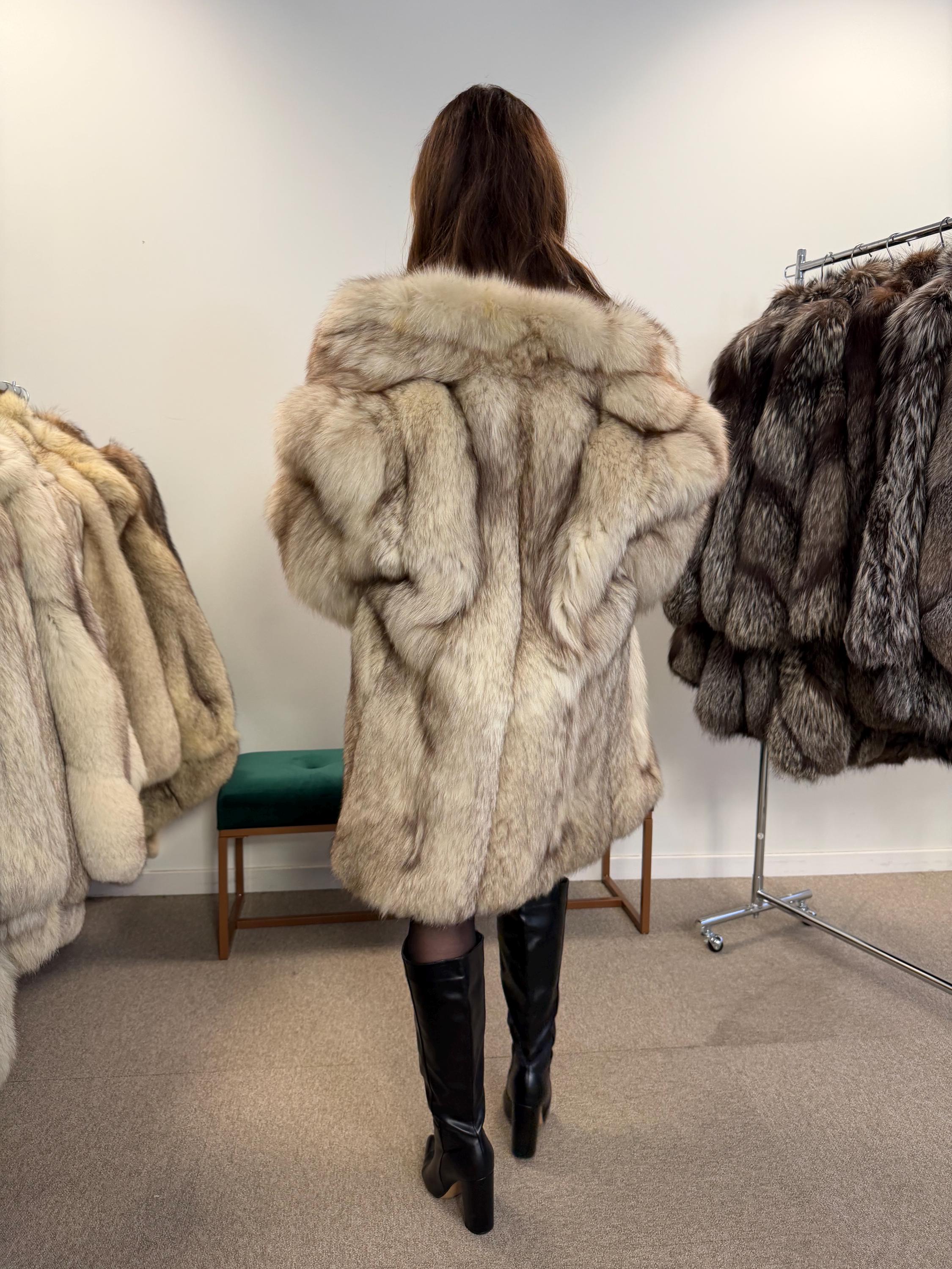 Nordic Fox Fur Coat XL Size, Real Fluffy and Soft Fur, Eye-Catching Look, Luxurious Feel, Warm Vintage Style, Rare Find Fur Coat, White Fox
