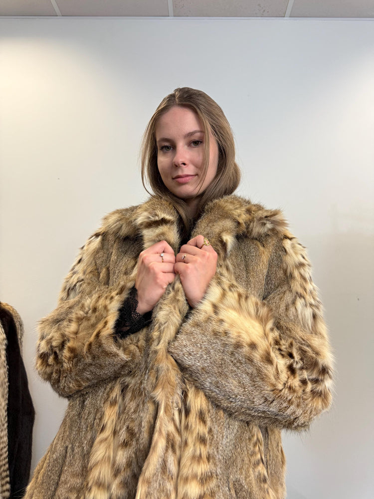 Authentic vintage lynx fur coat, women’s XL size, natural colour, back view.