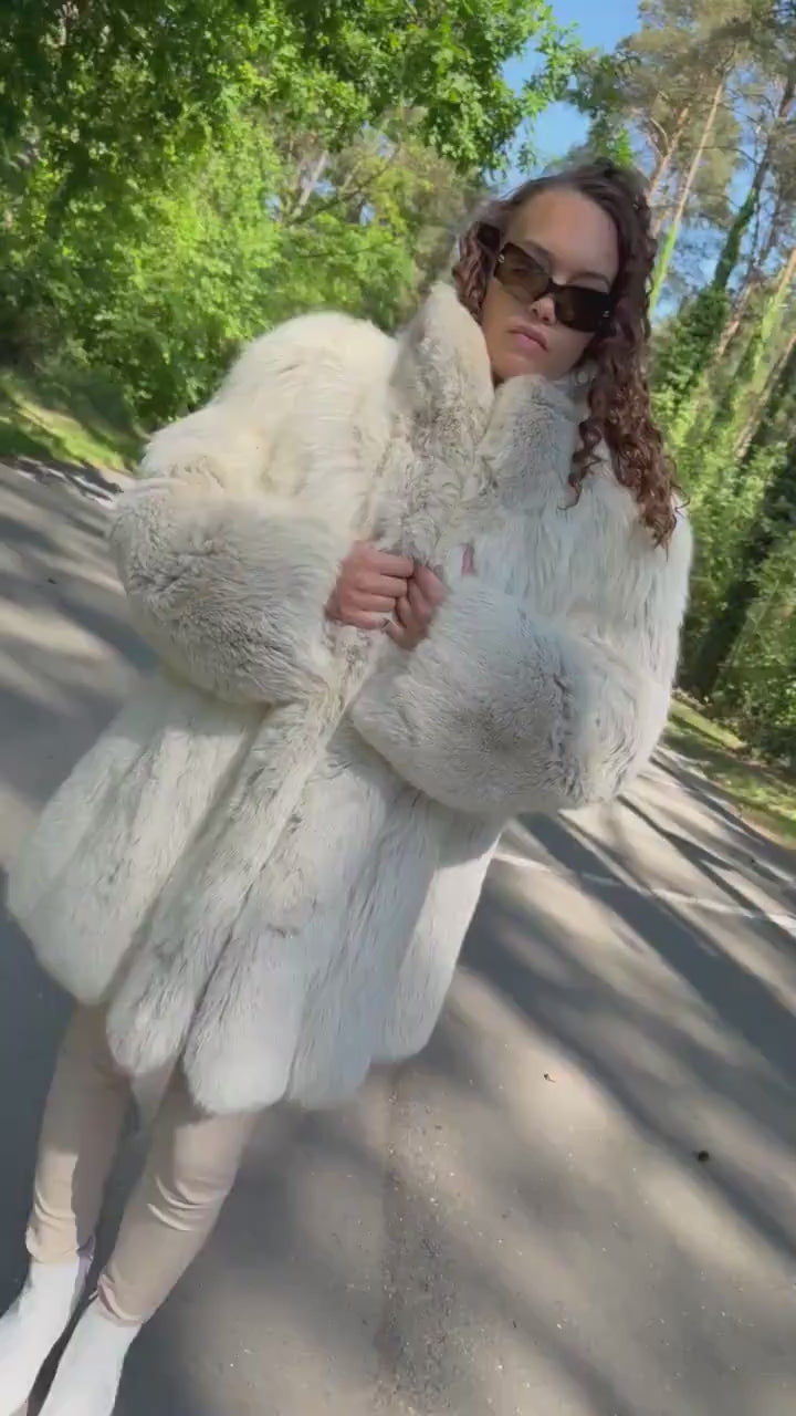 Nordic Fox Fur Coat XL Size, Real Fluffy and Soft Fur, Eye-Catching Look, Luxurious Feel, Warm Vintage Style, Rare Find Fur Coat, White Fox