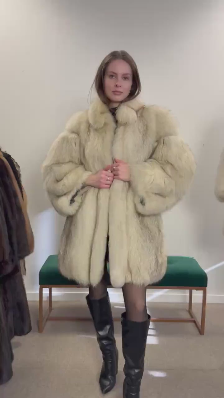 Elegant M/L Blue Fox Fur Coat, White Fox Fur Coat - Luxurious, Warm, and Stylish -Perfect for Timeless Winter Fashion, Vintage Style Fox Fur