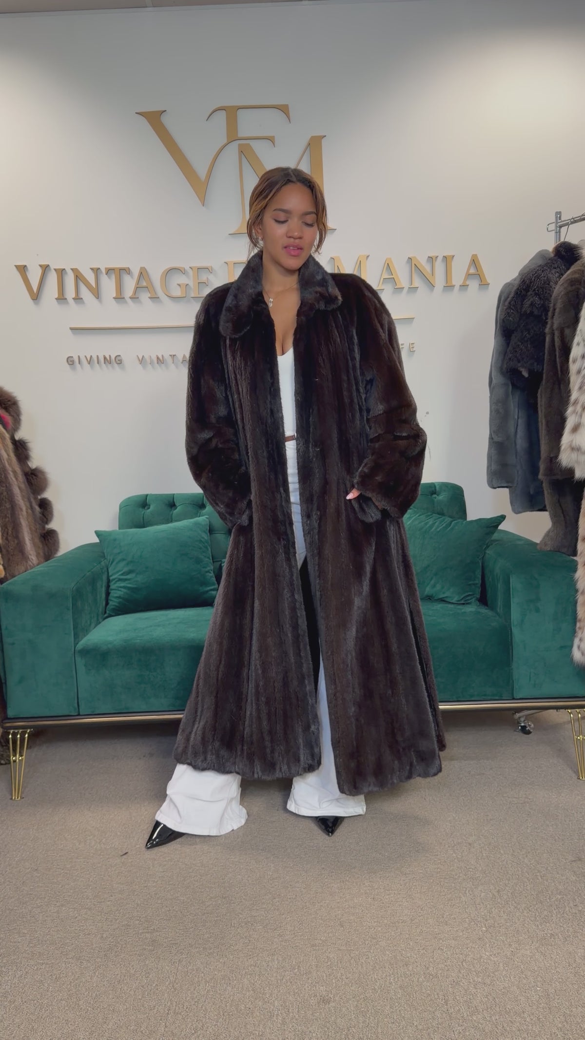 Super Rare Luxury Floor-Length Mink Fur Coat, M/L, High Quality
