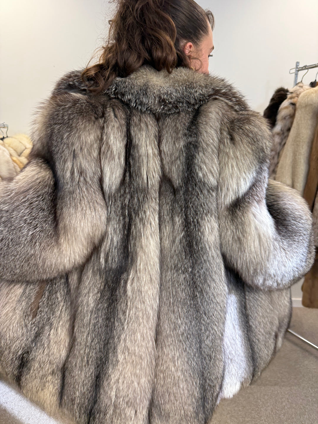 Real Crystal Fox Fur Coat, M Size, Elegant and Fluffy Outerwear