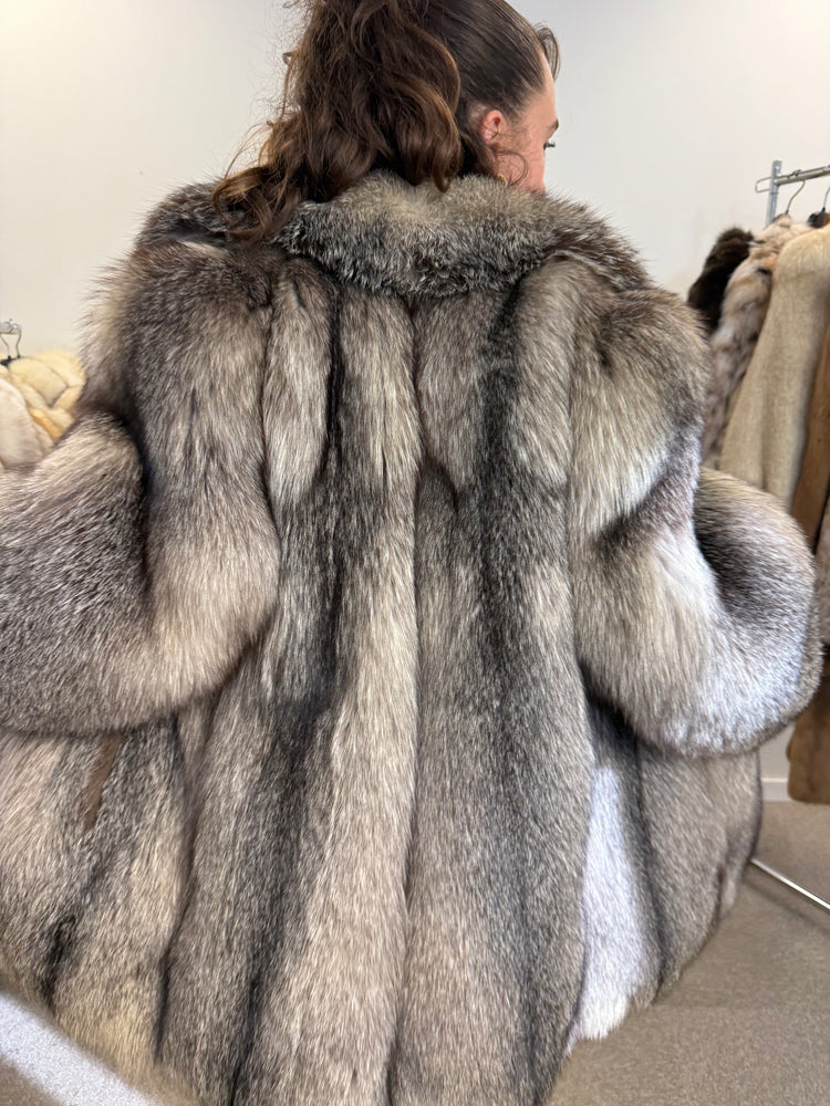 Real Crystal Fox Fur Coat, M Size, Elegant and Fluffy Outerwear