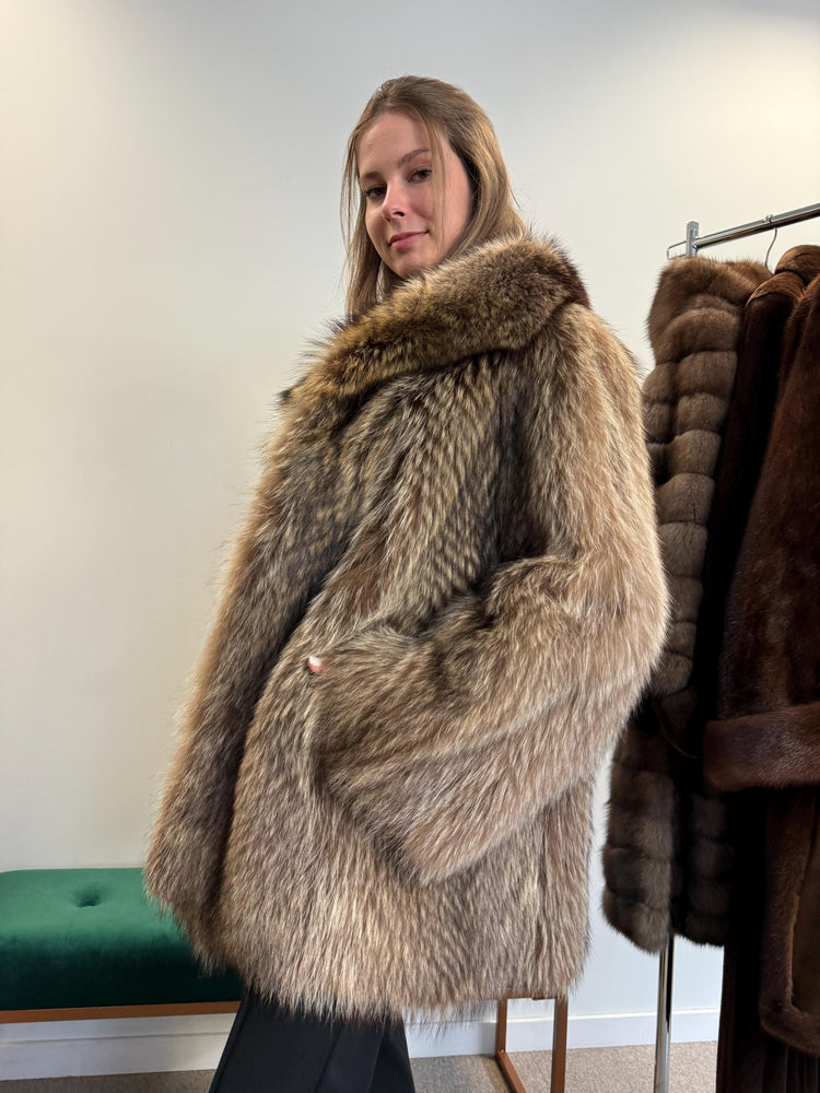 Functional pockets of soft raccoon fur coat, women’s L, thick natural colour fur.